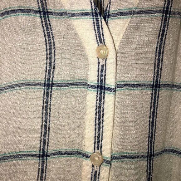 Bandolino L white blue green plaid short flutter sleeve button down shirt - Picture 8 of 10